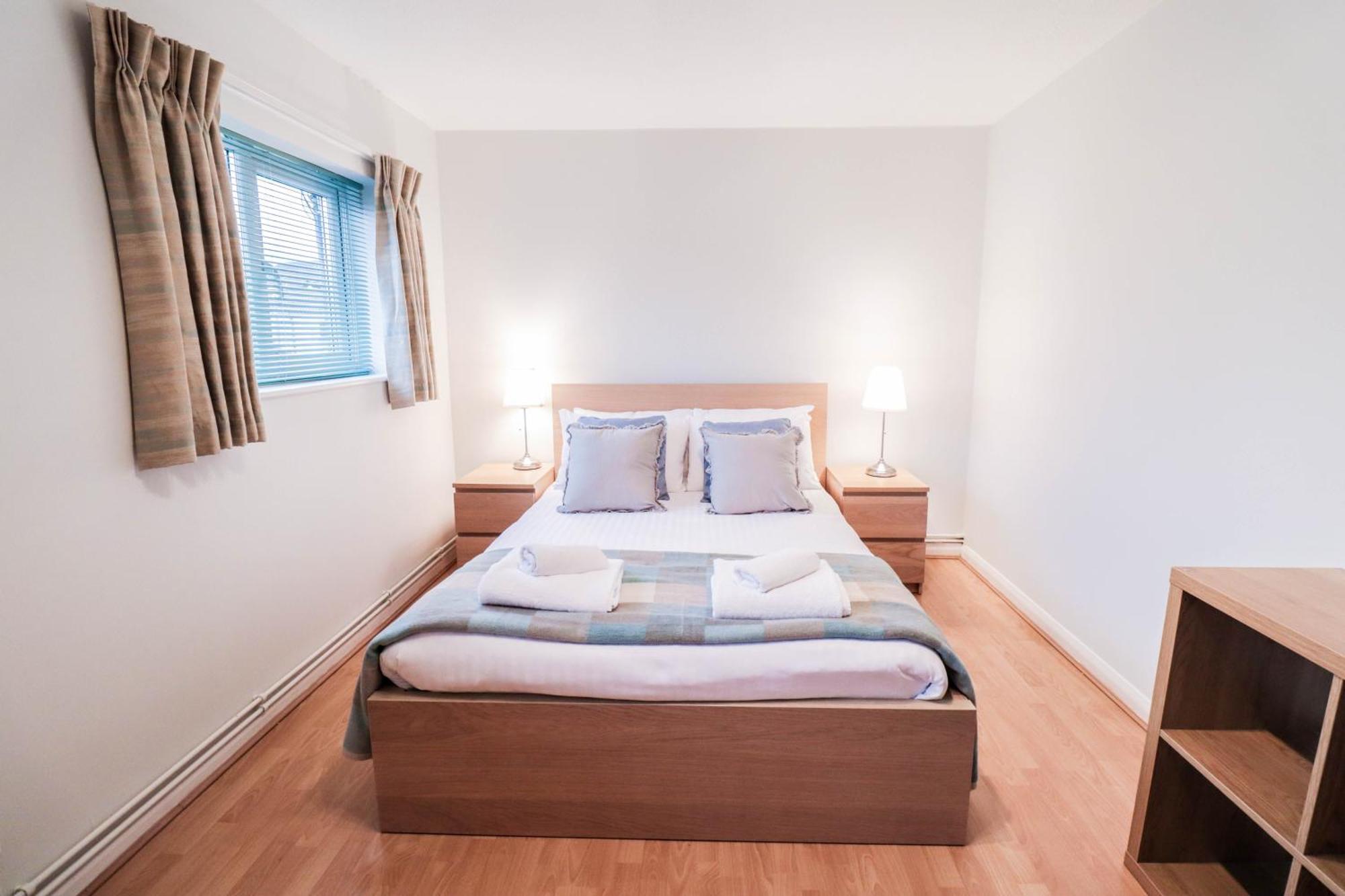 Bright And Spacious Contractor House L Parking! Borehamwood Extérieur photo