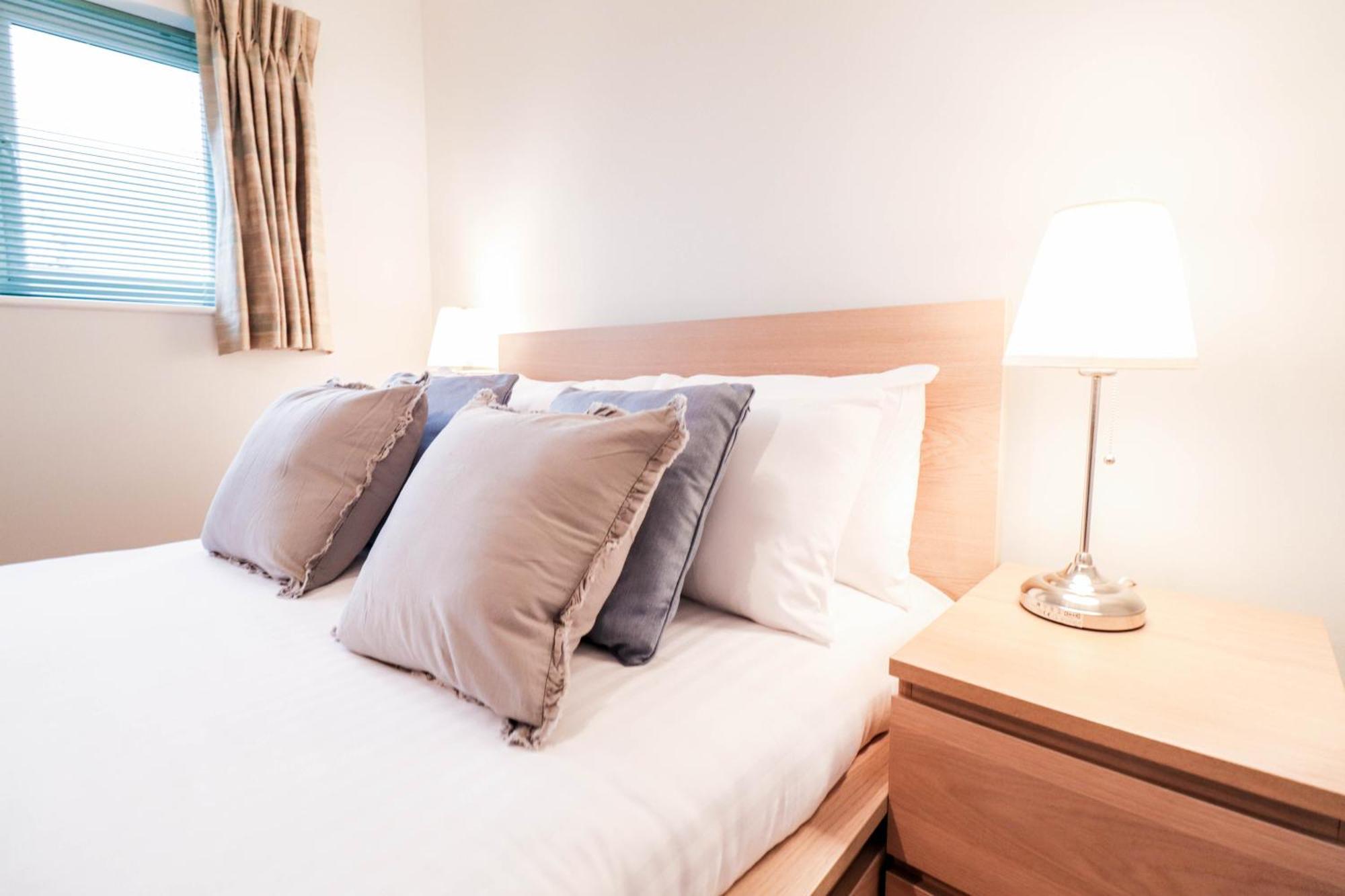 Bright And Spacious Contractor House L Parking! Borehamwood Extérieur photo