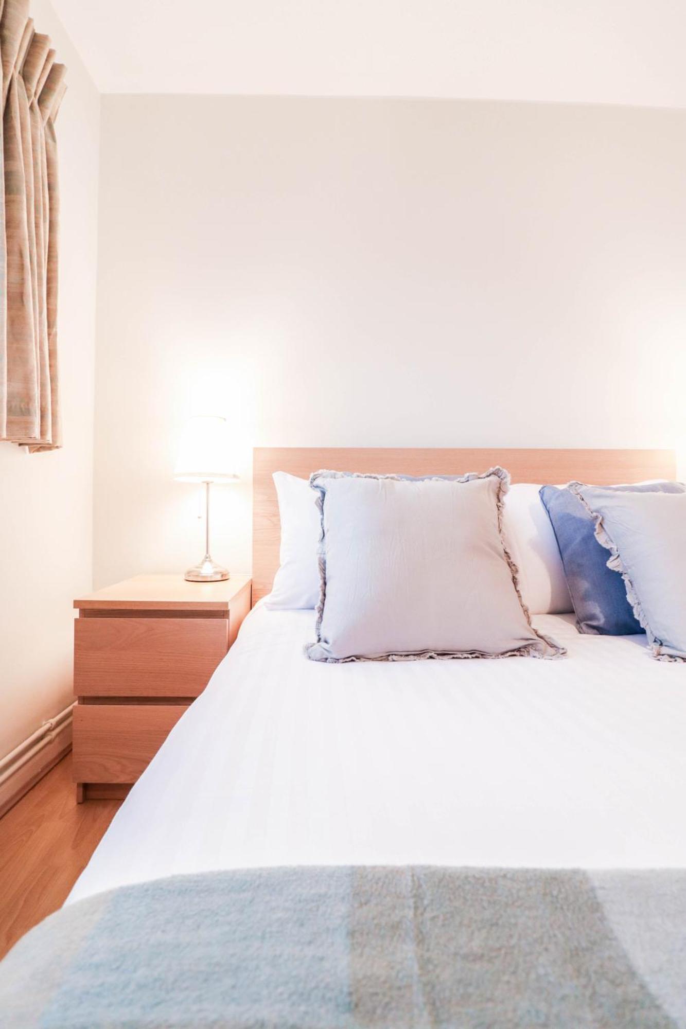 Bright And Spacious Contractor House L Parking! Borehamwood Extérieur photo