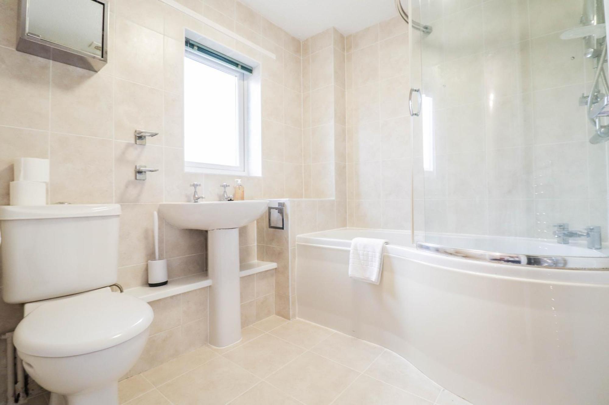 Bright And Spacious Contractor House L Parking! Borehamwood Extérieur photo