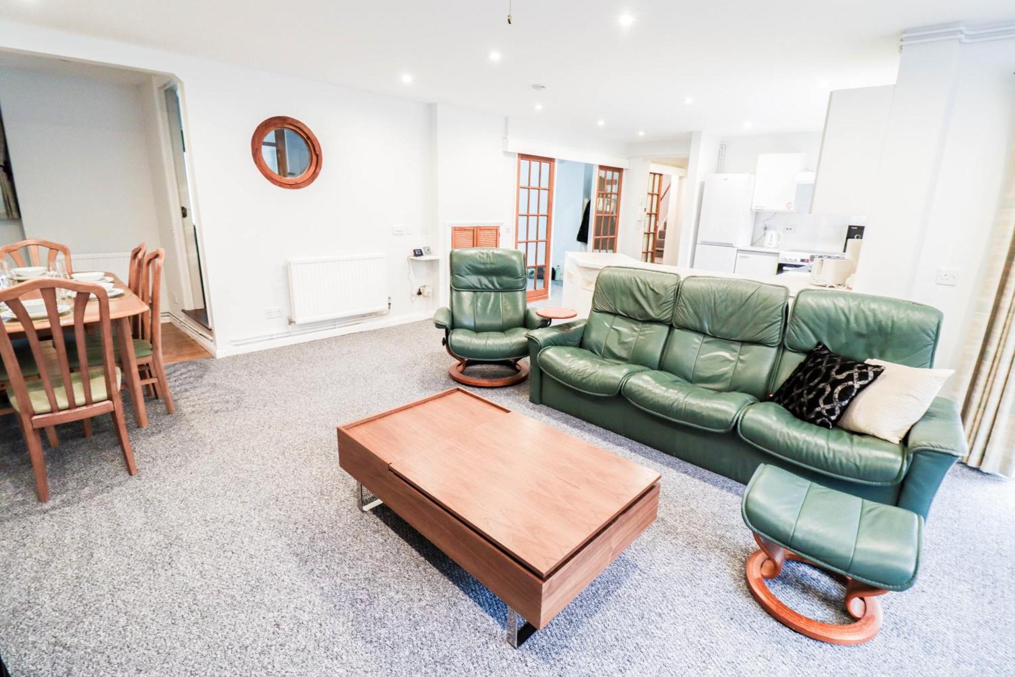 Bright And Spacious Contractor House L Parking! Borehamwood Extérieur photo