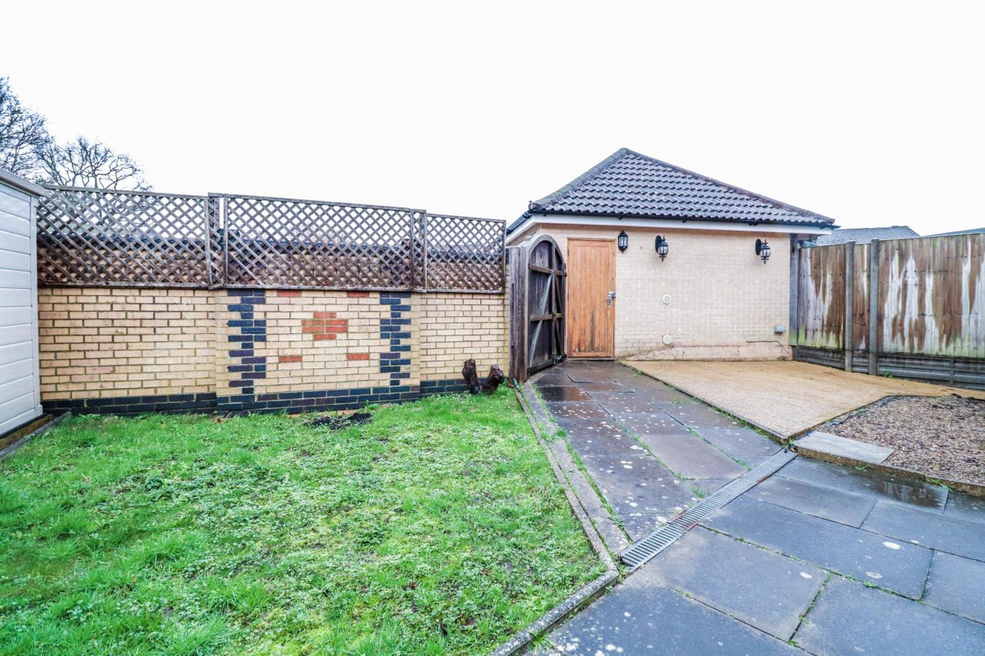 Bright And Spacious Contractor House L Parking! Borehamwood Extérieur photo