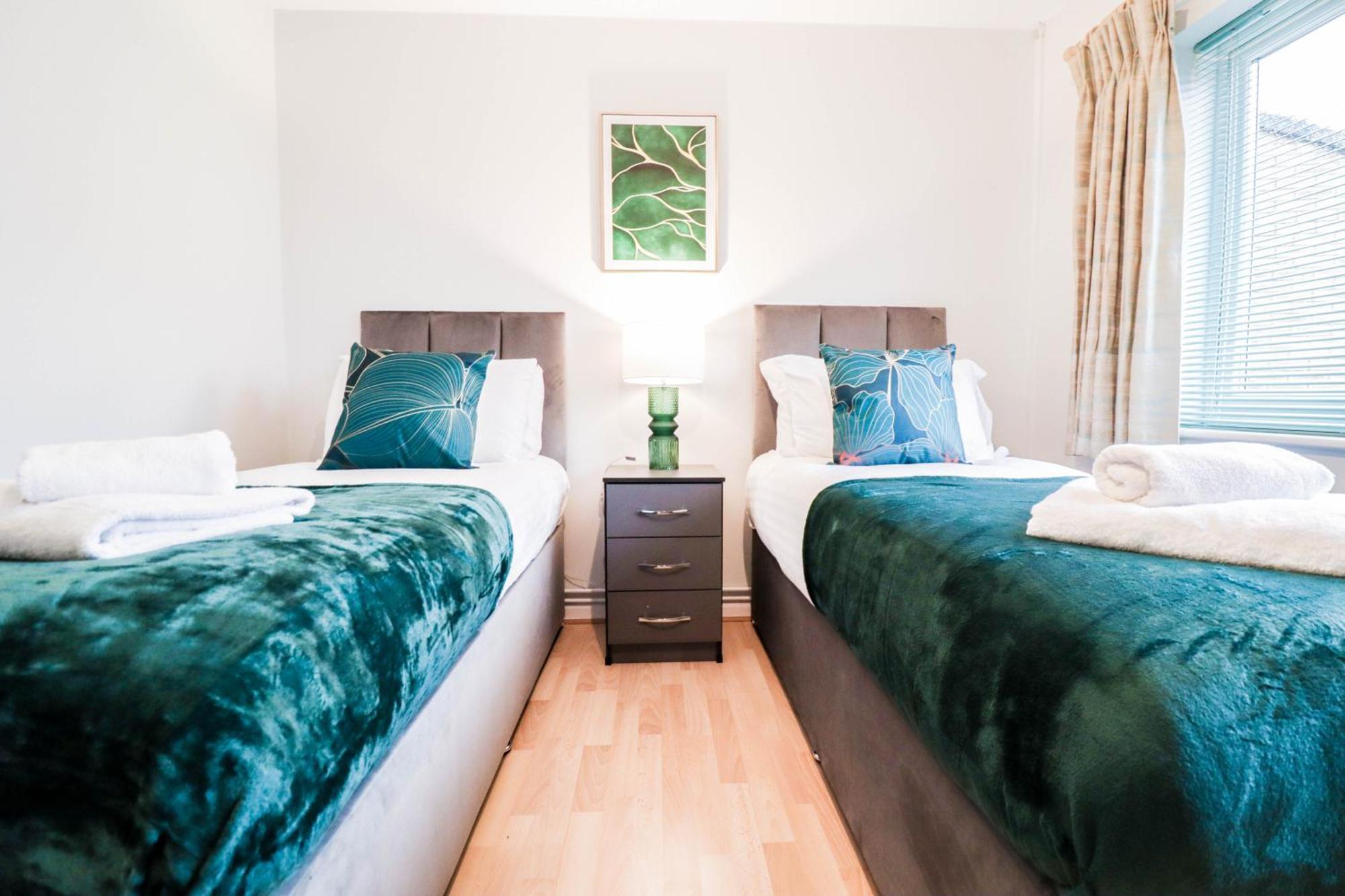 Bright And Spacious Contractor House L Parking! Borehamwood Extérieur photo